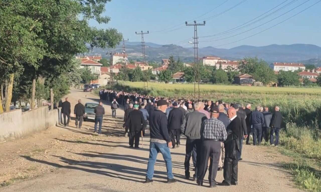 90 yıllık gelenek, bayramda metrelerce kuyruğa dönüştü 1